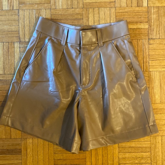 Abercrombie 6 inch vegan leather shorts. NWOT - Picture 1 of 3